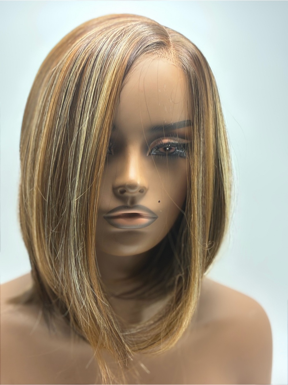 Synthetic Highlighted Bob Wig in Honey Blonde - Unbranded. Synthetic. 12”